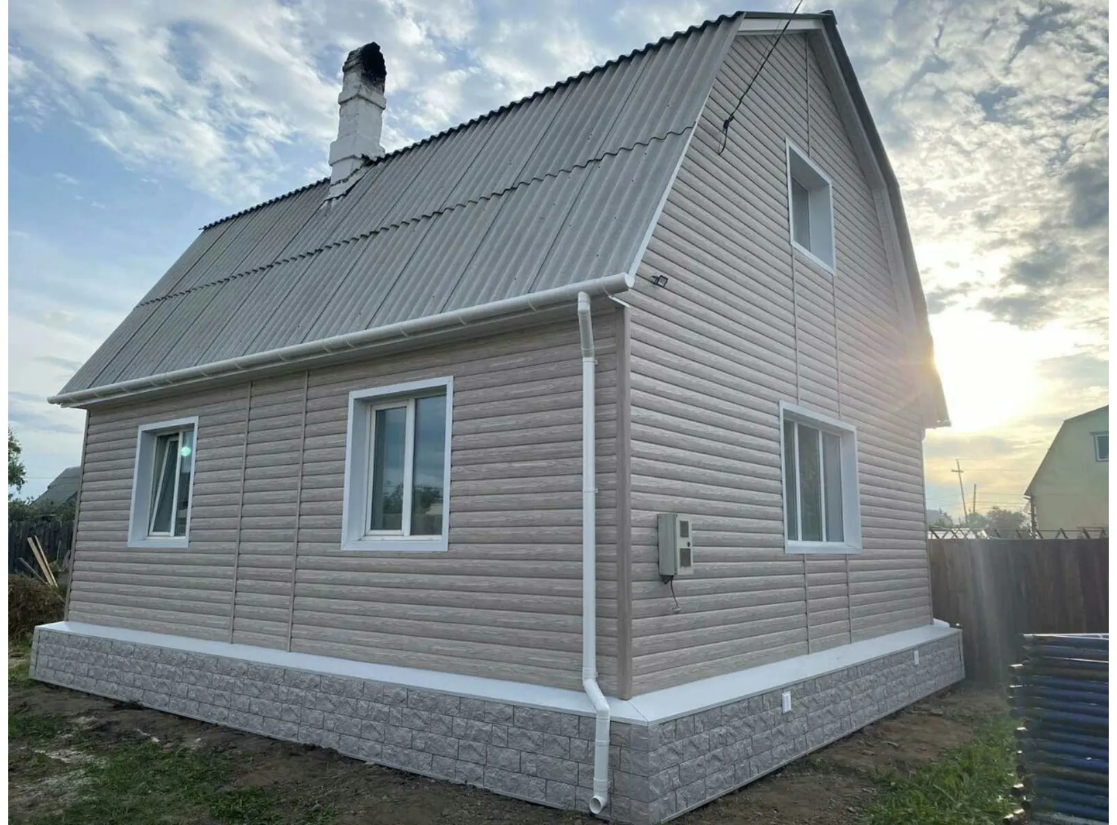 Виниловый сайдинг Docke Блок-Хаус D4.7T LUX под дерево Орех 3600×243