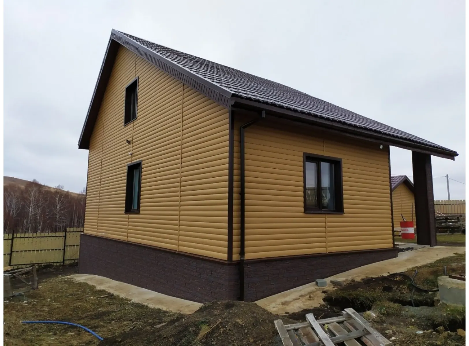 Виниловый сайдинг Docke Блок-Хаус D4.7T PREMIUM Карамель 3600×243