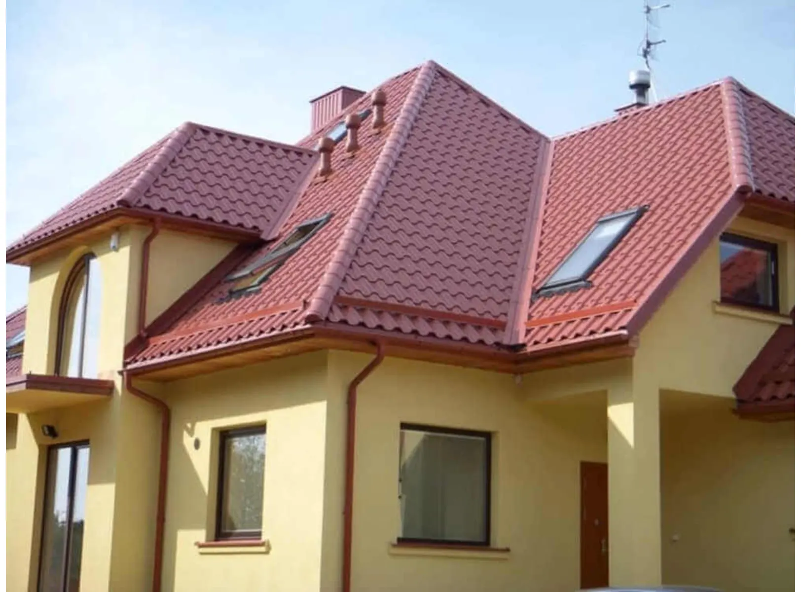 Металлочерепица Металл-Профиль Супермонтеррей 0,45 Полиэстер RAL 3009 Красная окись
