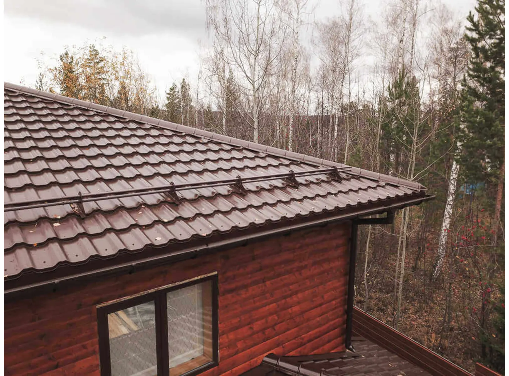 Металлочерепица Grand Line Kvinta Uno 0,5 Atlas RAL 8017 Шоколад