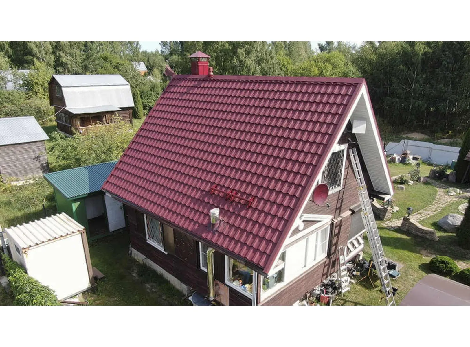Металлочерепица Grand Line Kvinta plus 0,45 Полиэстер RAL 3005 Красное вино | c 3D резом