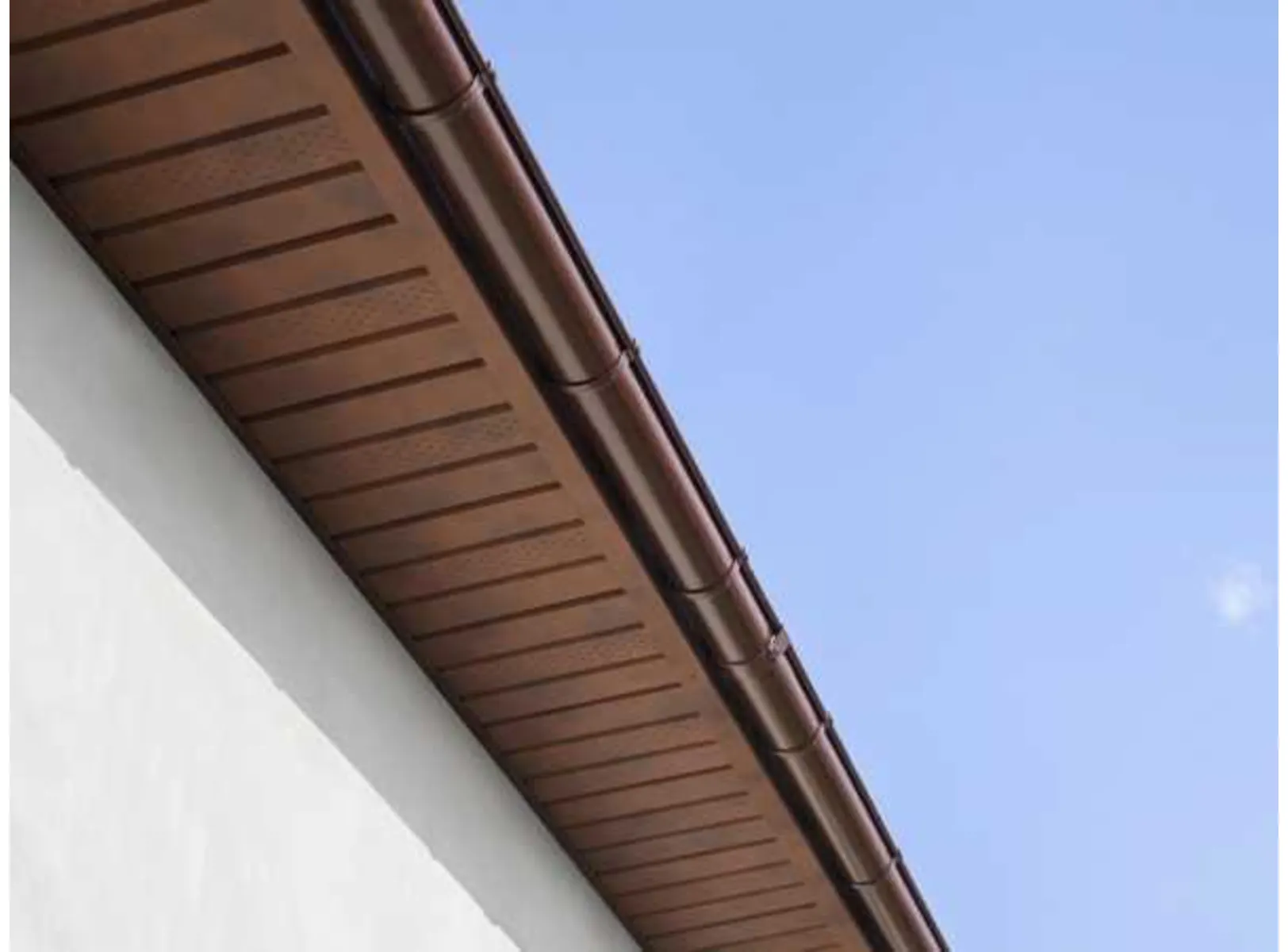 Софит металлический центральная перфорация 0,45 РЕ с пленкой RAL 3003 рубиново-красный