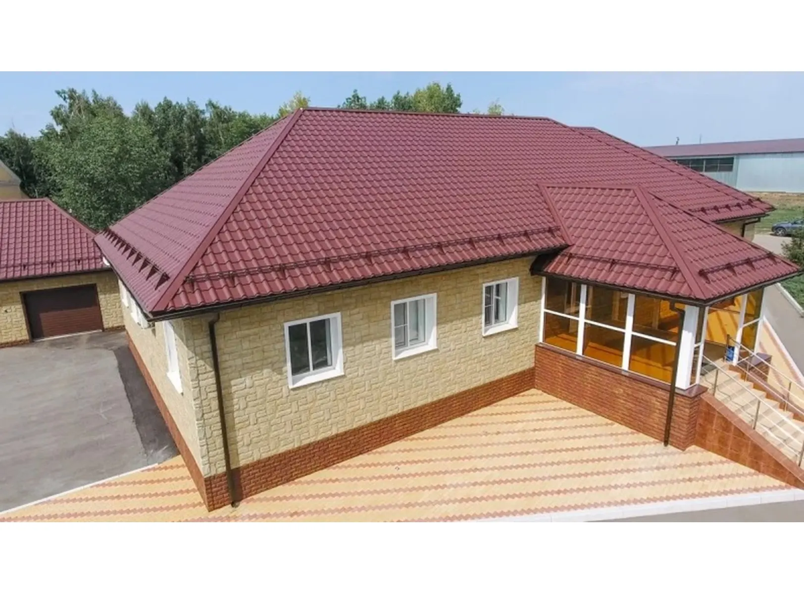 Металлочерепица Grand Line Монтеррей 0,45 Полиэстер RAL 3005 Красное вино