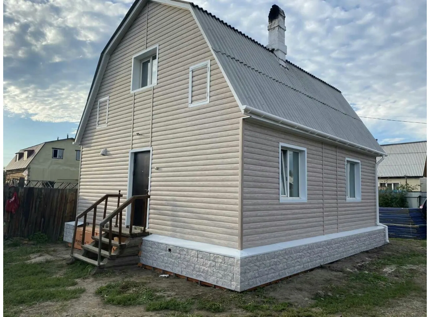 Виниловый сайдинг Docke Блок-Хаус D4.7T LUX под дерево Орех 3600×243